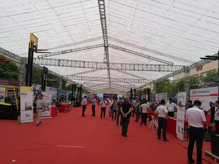 叉车同业联盟会2019年5-25召开现场 仟净电池用蒸馏水提供.jpg